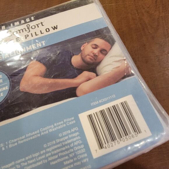 Sharper Image calming Comfort Cooling Gel Knee Pillow Charcoal Infused NEW - Picture 4 of 6